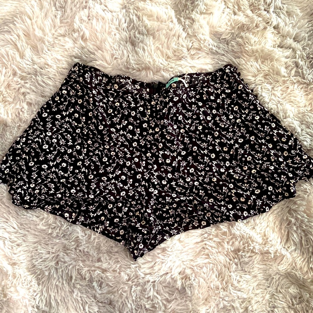 Urban Outfitters Black & White Shorts Size 10